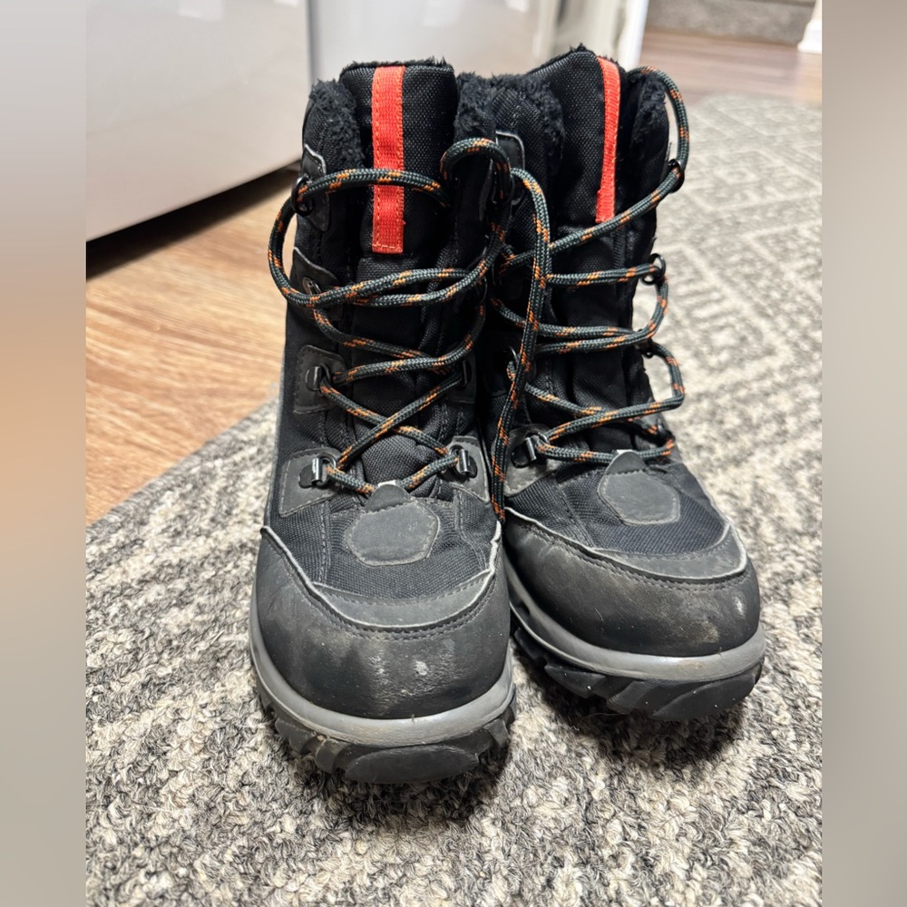Kids Black and red insulated Winter Boots size 2.5